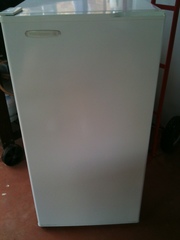 Kelvinator Upright Freezer 140L