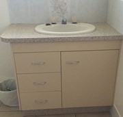 Vanity basin ivory/cream